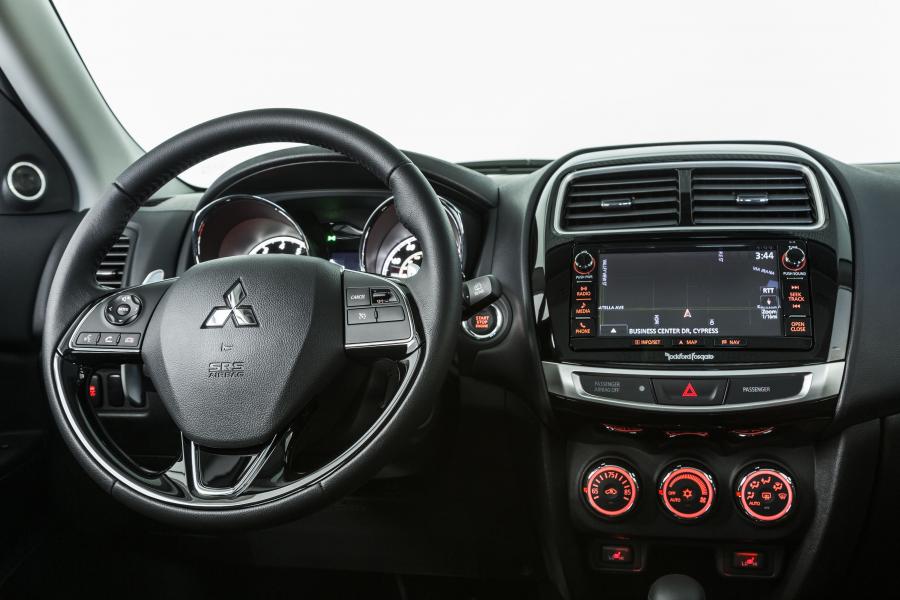 Торпедо Mitsubishi Outlander Sport SEL 2015 года  (фото 13 из 31)